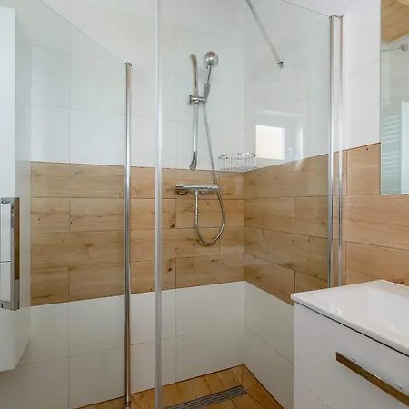 Caloroczne Drewniane W Urokliwej Okolicy By Renters *