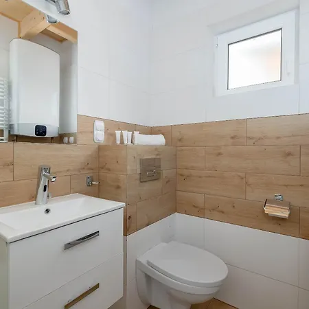 Drewniane Wakacyjne W Urokliwej Okolicy By Renters Apartment